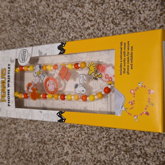 Peanuts Phone Accessories -  Magnetic Wallet And Wristlet - Picture 5 of 9